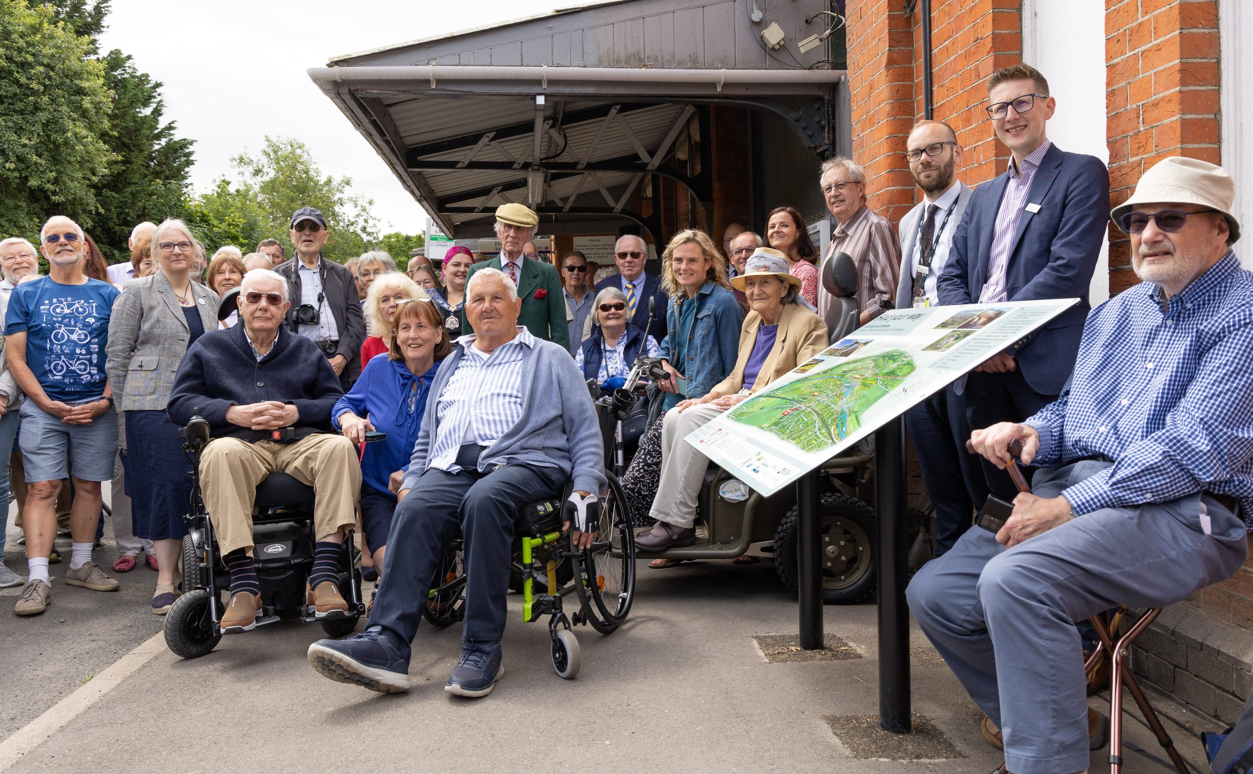 MIGGS-Sign-Unveiling-Goring-Rail (1)